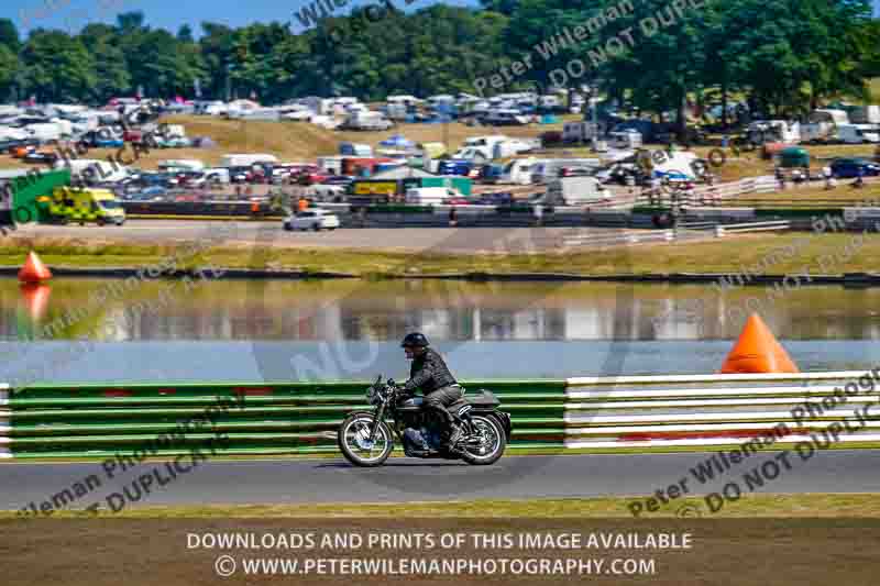 Vintage motorcycle club;eventdigitalimages;mallory park;mallory park trackday photographs;no limits trackdays;peter wileman photography;trackday digital images;trackday photos;vmcc festival 1000 bikes photographs